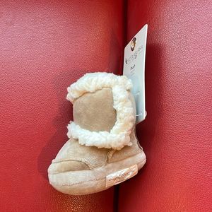 HOST PICK-NWT Koolaburra by UGG boot dog toy